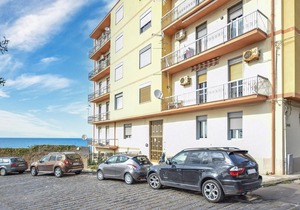 Apartment on the 4th floor with panoramic sea view to the Lipari Islands.