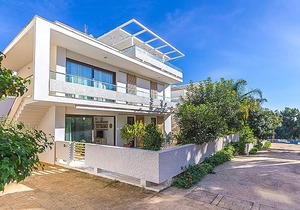 Awesome home in Marina di Ragusa