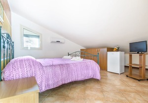 Beautiful attic studio apartment near the sea 8 km from Cefalù