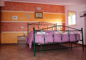 Beautiful attic studio apartment near the sea 8 km from Cefalù