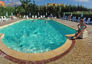 Beautiful villas near the sea 8 km from Cefalu with salt water pool