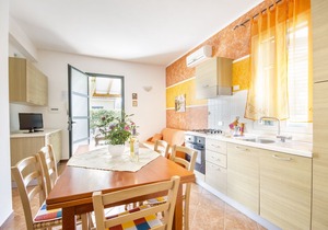 Beautiful villas near the sea 8 km from Cefalu with salt water pool