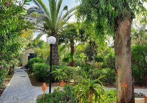 Beautiful centrally located bungalow directly on the sandy beach