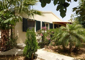 Beautiful centrally located bungalow directly on the sandy beach