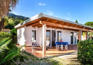 Beautiful one bedroom villa directly on the sea, pool, culture and relax ....
