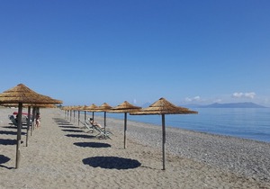 Beautiful three-room villa, right on the sea, swimming in the pool, culture and relaxation