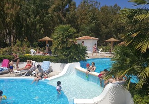 Beautiful two-room villa, right on the sea, swimming in the pool, culture and relaxation.