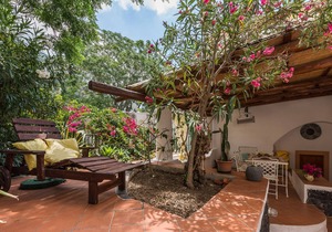 Bilocale Verde Rosa in Salina Aeolian Islands to 900 meters from the sea