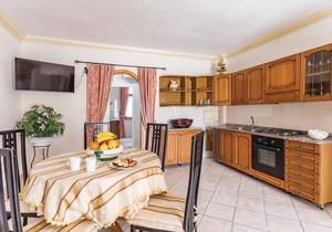 Cozy home in Noto -SR- with WiFi