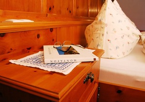 Cyclamen Room 3 - Hotel-Pension Faneskla * * * Apartments in Silbertal