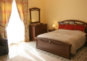 Elegant central penthouse, near Politeama Square
