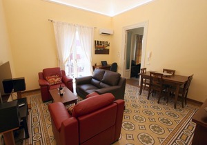 Elegant central penthouse, near Politeama Square
