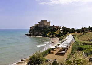 Falconara Charming House & Resort