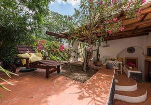 Green / Pink / Yellow Trivani in Salina Aeolian Islands 900 meters from the sea