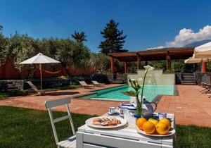 Holiday apartment with garden and outdoor swimming pool