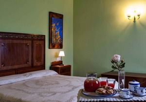 Holiday apartment with garden and outdoor swimming pool