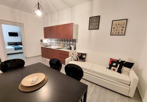 Leone Apartments