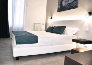 Leone Apartments