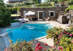 Luxurious Villa in Ragalna with Private Pool