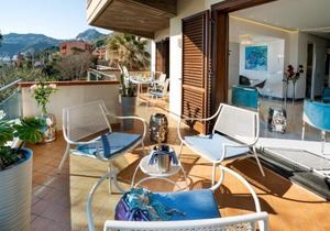 Luxury Beachfront Apartment Taormina Pool and Parking