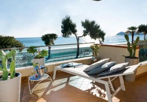 Luxury Beachfront Apartment Taormina Pool and Parking