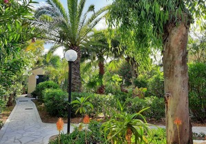 Nice centrally located bungalow directly on the sandy beach