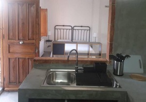 Nut House apartment near the sea in a villa with garden