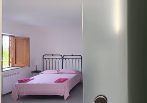 Nut House apartment near the sea in a villa with garden