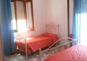 One bedroom house at Marina di Caronia, 200 m away from the beach with sea view, furnished terrace and wifi
