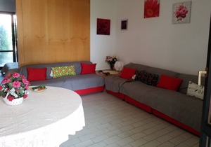 Pretty holiday home by the sea, between the Sheraton hotel and the Baia Verde hotel.