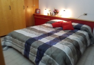Pretty holiday home by the sea, between the Sheraton hotel and the Baia Verde hotel.