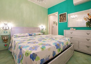 Private pool, large Garden, Terrace, Air conditioning, Wi-Fi, near the Sea.