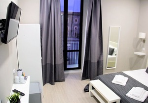 Re Carlo Rooms
