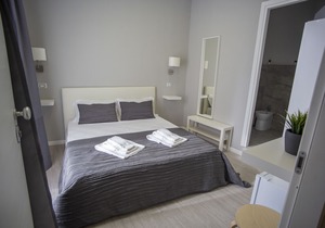 Re Carlo Rooms
