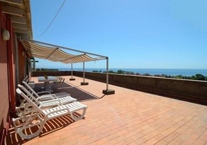Seafront 2-Rooms Apartment With Perfect View Over the Sea and Etna