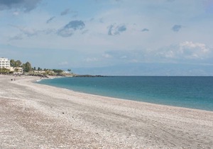 Seafront 2-Rooms Apartment With Perfect View Over the Sea and Etna