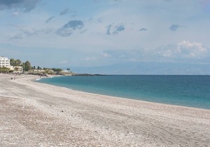 Seafront 2-Rooms Apartment With Perfect View Over the Sea and Etna