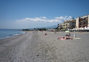 Seafront 2-Rooms Apartment With Perfect View Over the Sea and Etna