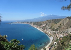 Seafront 2-Rooms Apartment With Perfect View Over the Sea and Etna