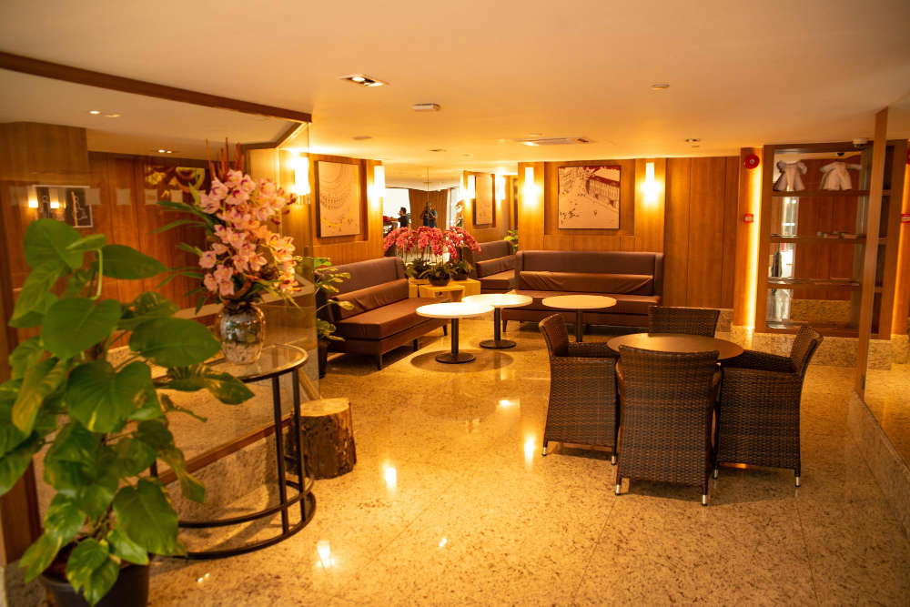 SPECIAL LOCATION: Sea front apartment with access from piazza Duomo.