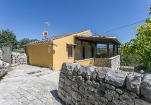 Stone house in the middle of the characteristic landscape around Modica.
