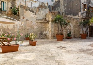 Studio Dione 130 by Wonderful Italy