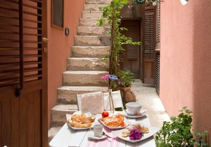the flowered courtyard srl