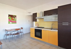These 6 recently built, simply furnished apartments are located about 300m from the sea.