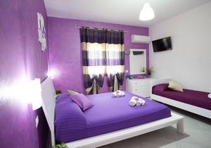 Triple room with mountain view and window