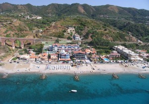 Two-room apartment a stones throw from the sea