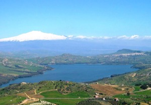 Villa Belvedere By Lago Pergusa (en)a Dream-jsland