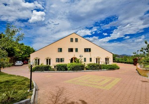 Villa Belvedere By Lake Pergusa In the center of sSicilia