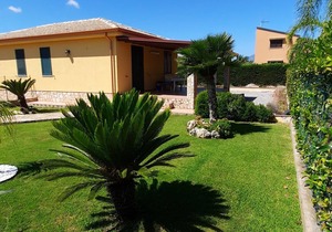 Villa del Mediterraneo 2 - 150 meters from the Campofelice di Roccella seafront