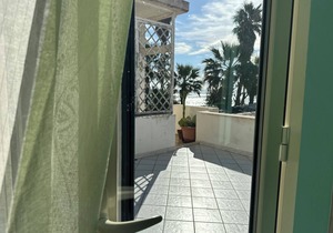 Villa in San Lorenzo just 5 meters from the golden beach and crystal clear sea.